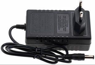 Зарядний пристрій шуруповерта Tekhmann TCD-12 S2 BS 12V 86061-230 фото